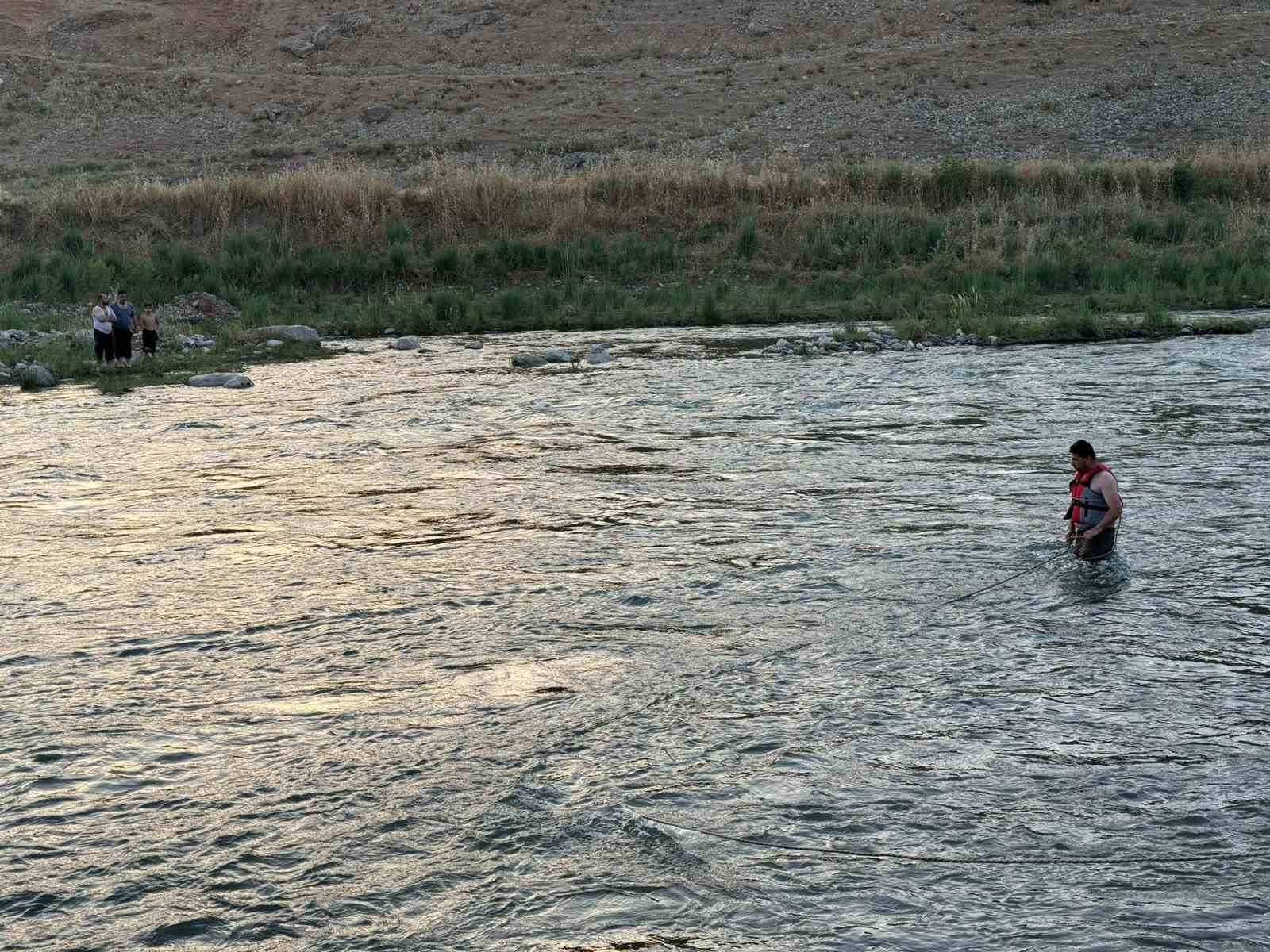 Kezar Çayı’nda mahsur kalan 11 kişi kurtarıldı
