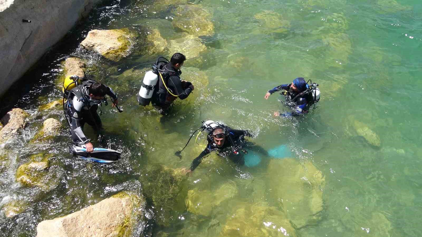 Van Gölü’nde dalış sezonu açıldı
