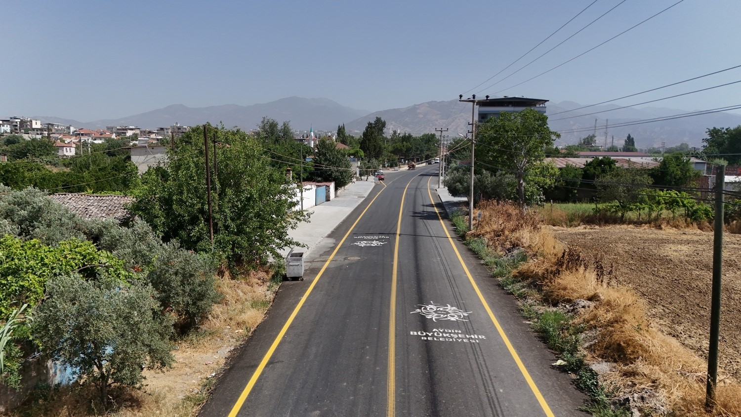 Aydın Büyükşehir Belediyesi Efeler Cumhuriyet Caddesi’ni yeniledi
