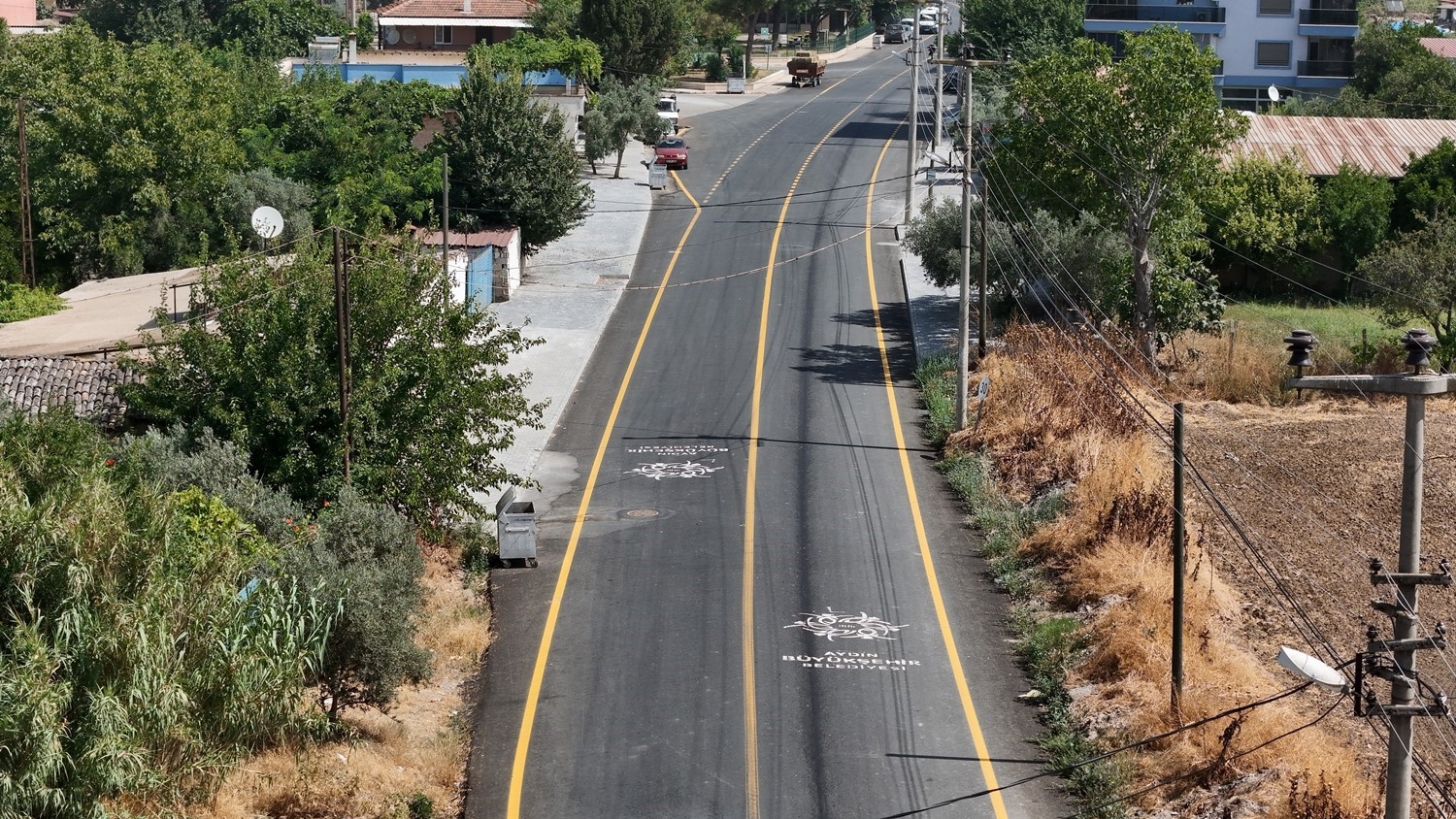 Aydın Büyükşehir Belediyesi Efeler Cumhuriyet Caddesi’ni yeniledi
