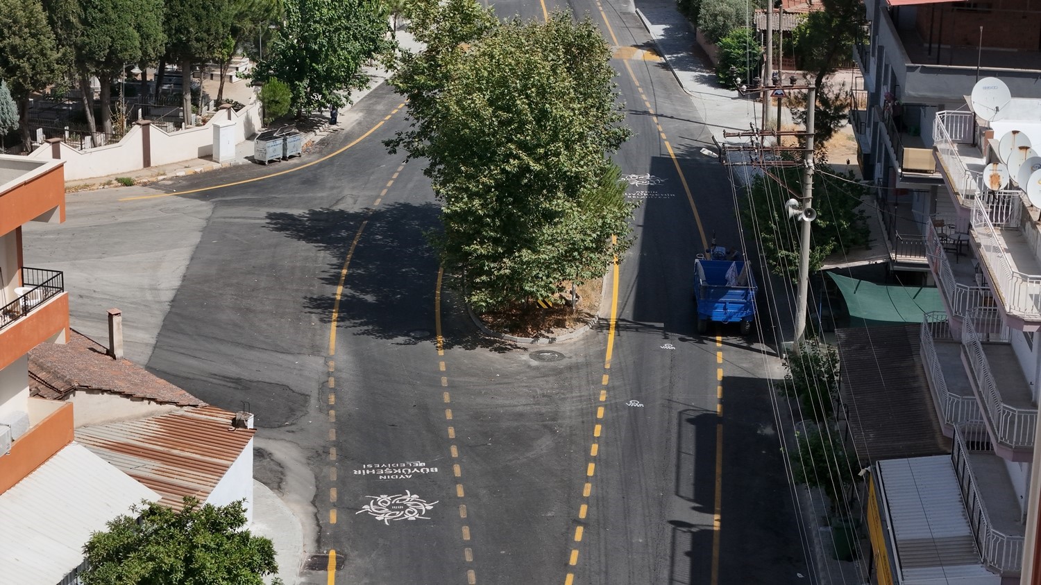 Aydın Büyükşehir Belediyesi Efeler Cumhuriyet Caddesi’ni yeniledi
