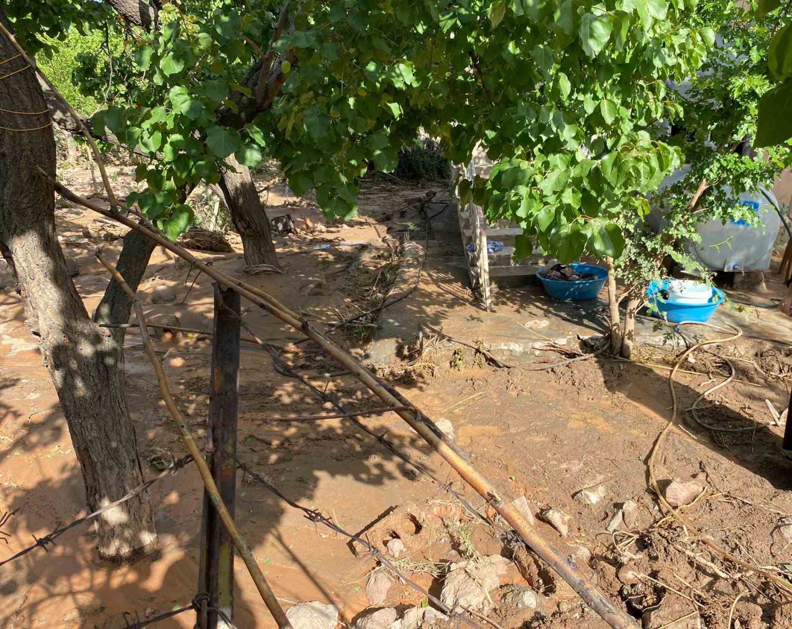 Milletvekili Çalkın, selden etkilenen Akdam köyünde
