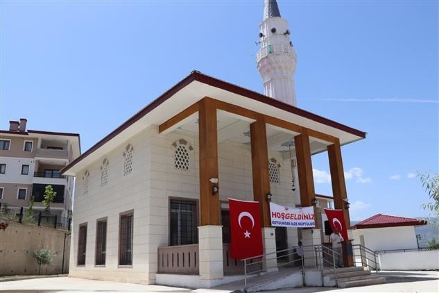 Camii dualarla ibadete açıldı
