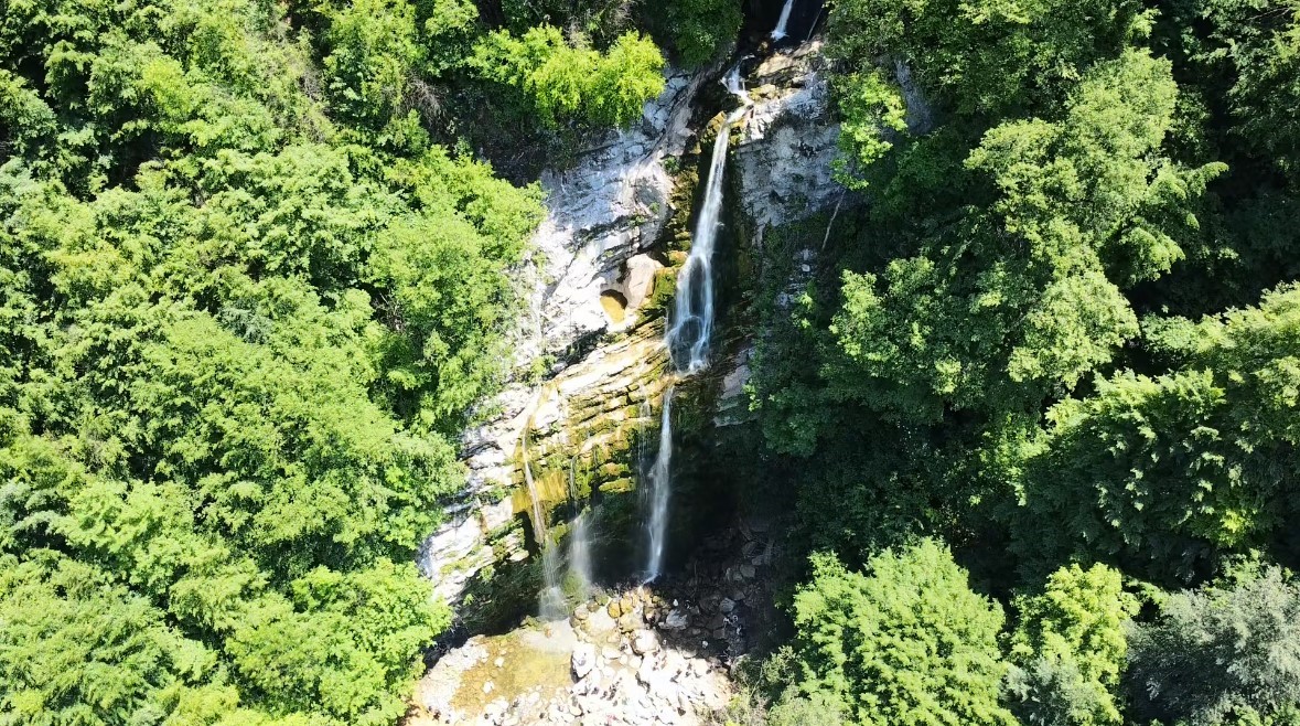 Turistler, şelalesi barajı ve mağarasıyla Yığılca’ya hayran kaldı
