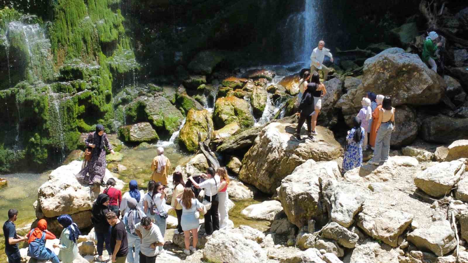 Turistler, şelalesi barajı ve mağarasıyla Yığılca’ya hayran kaldı
