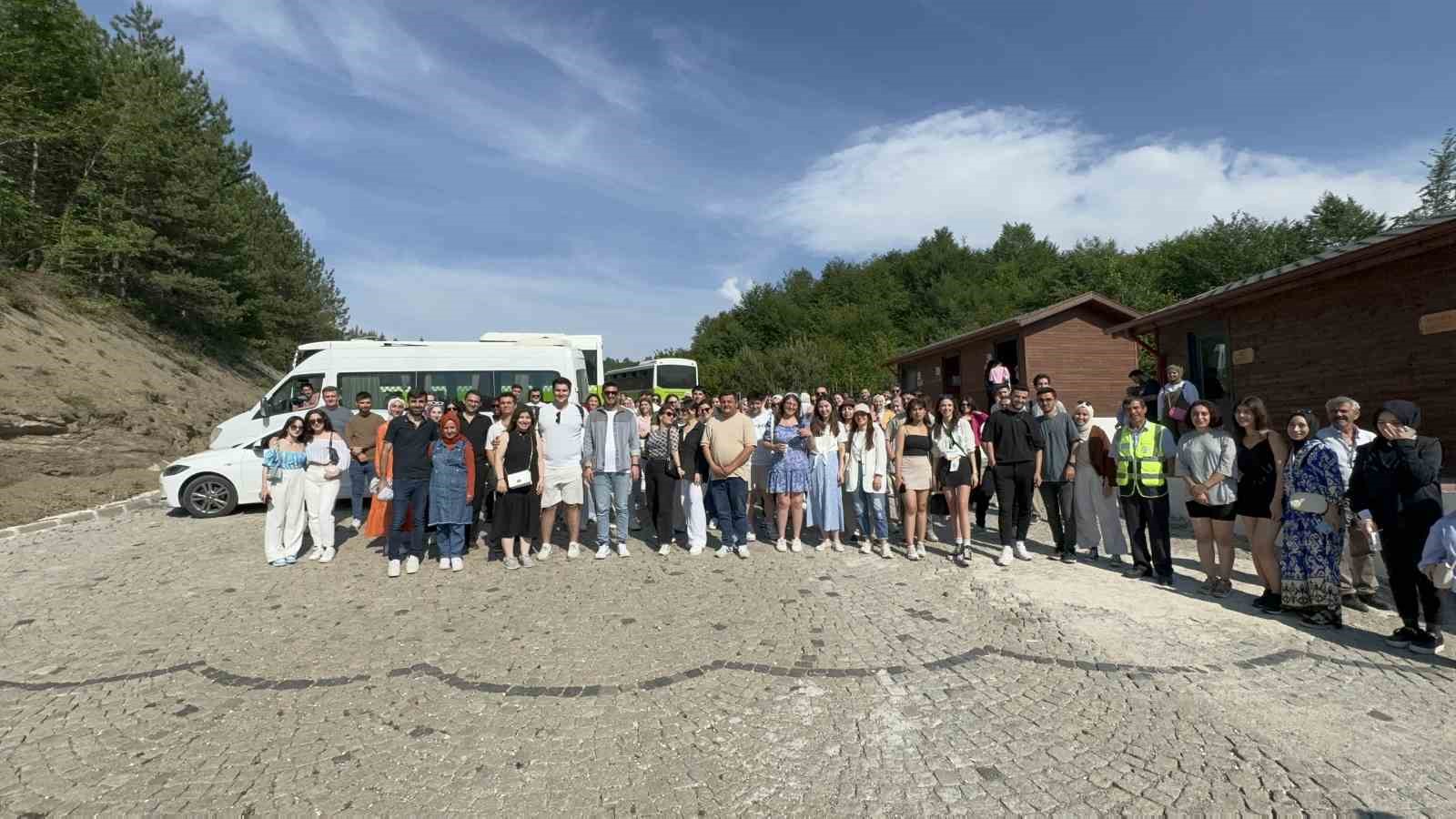 Turistler, şelalesi barajı ve mağarasıyla Yığılca’ya hayran kaldı
