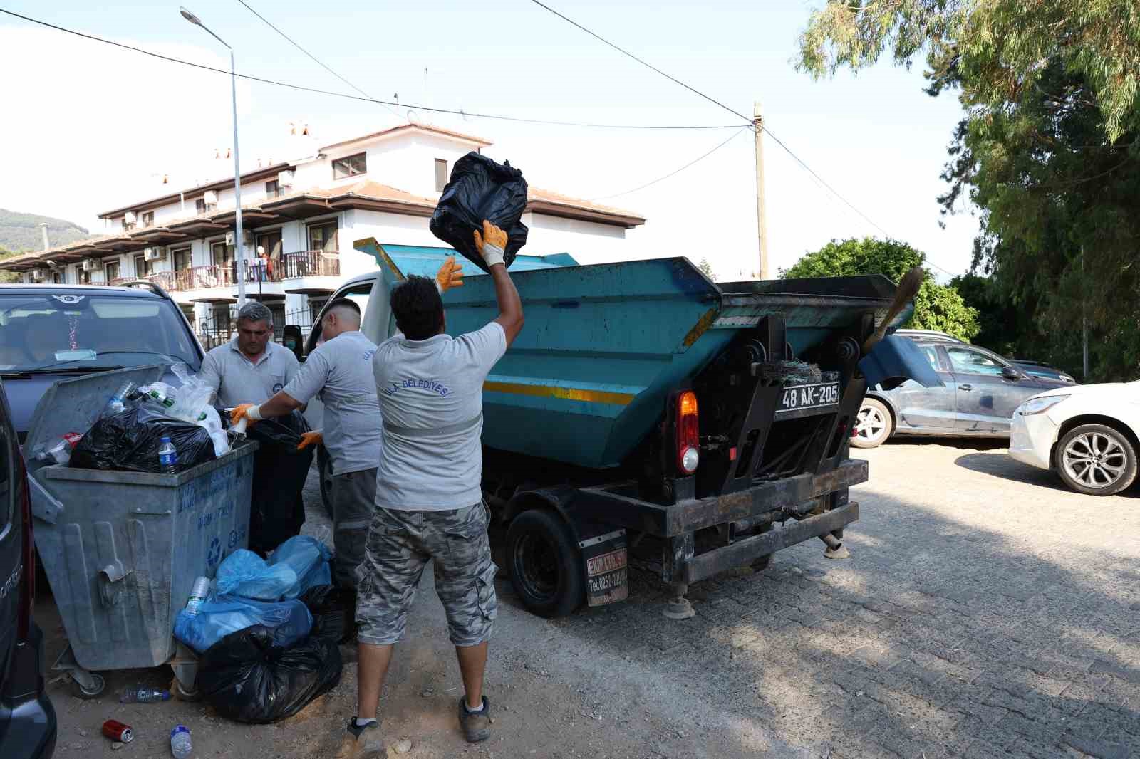 ‘Sakin Kent’te 4 günde 200 ton çöp toplandı
