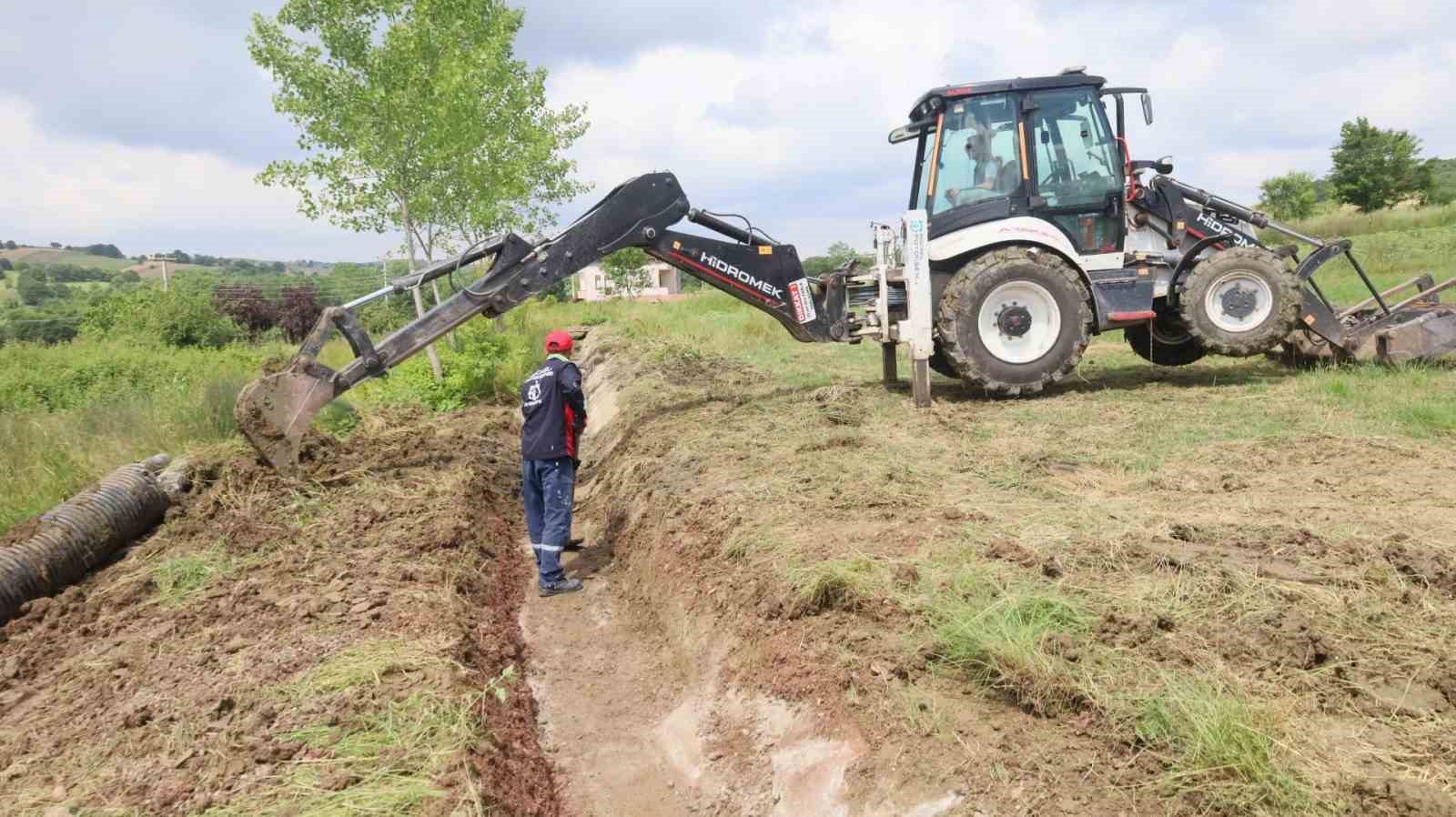 Tarıma can veren sulama kanalları temizleniyor
