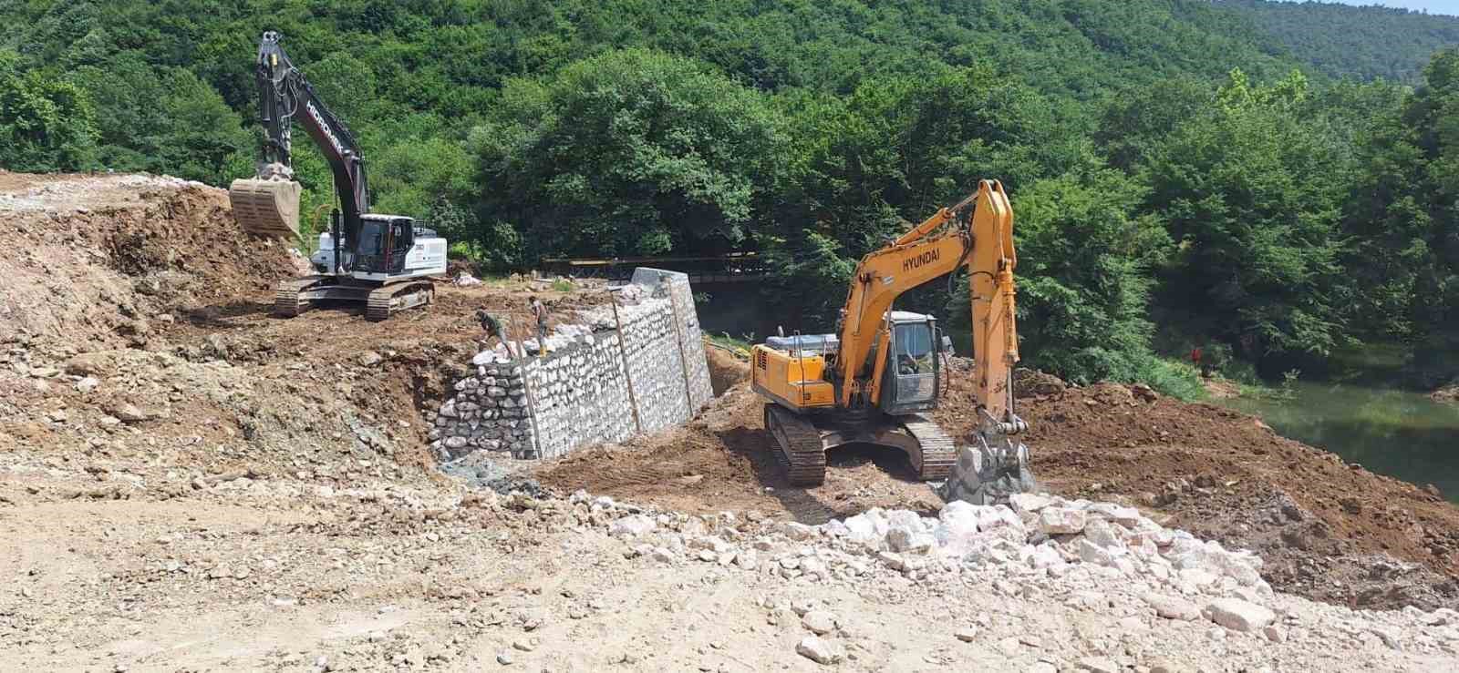 2 mahalleyi bağlayacak köprünün yapımı devam ediyor
