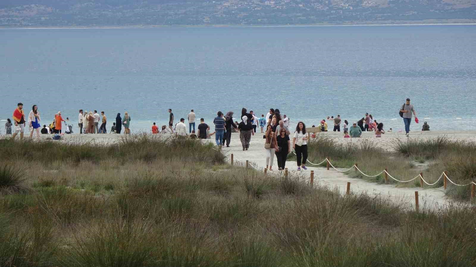 Kurban Bayramı’nda Salda Gölü 70 bin kişiyi ağırladı
