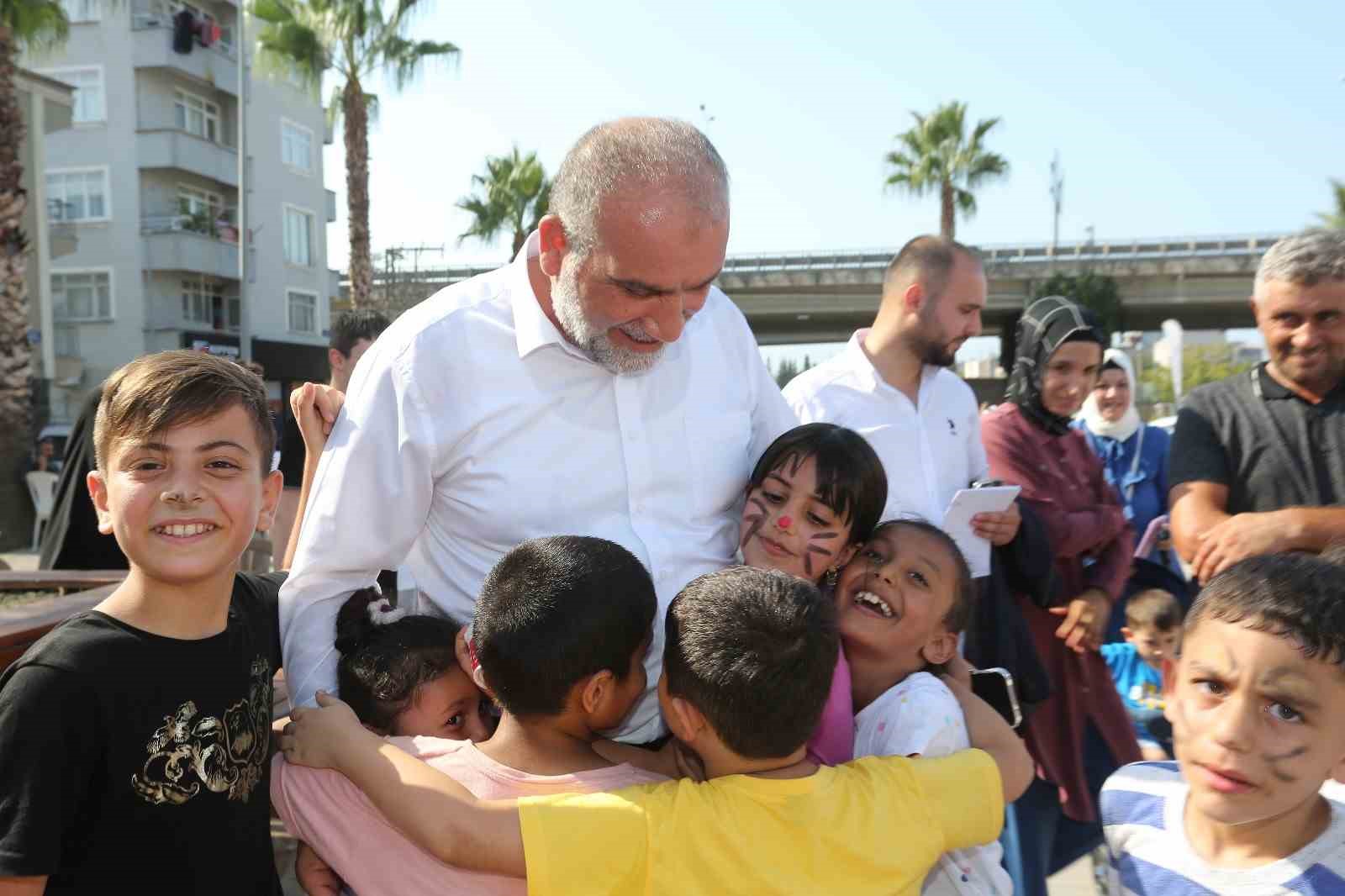 Camiye gelen ödülü kapıyor
