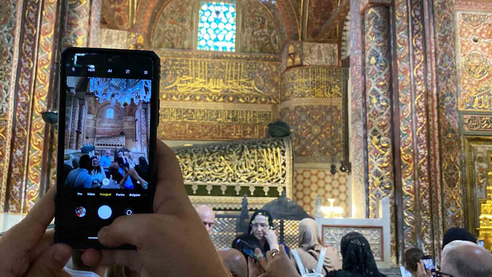 Bayram tatilinde Mevlana Müzesinde ziyaretçi yoğunluğu
