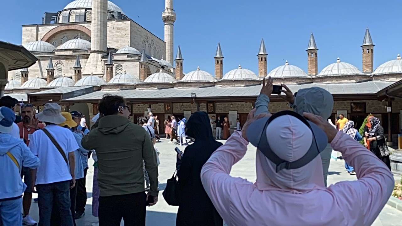 Bayram tatilinde Mevlana Müzesinde ziyaretçi yoğunluğu
