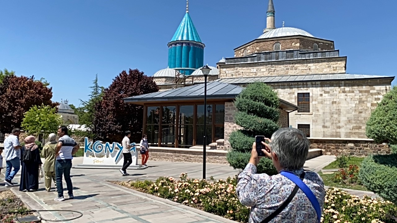 Bayram tatilinde Mevlana Müzesinde ziyaretçi yoğunluğu
