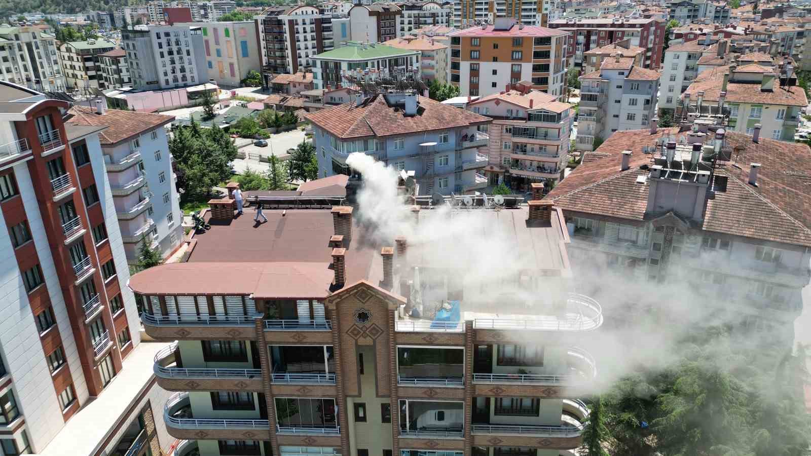 Bacadan çıkan yoğun duman itfaiyeyi alarma geçirdi
