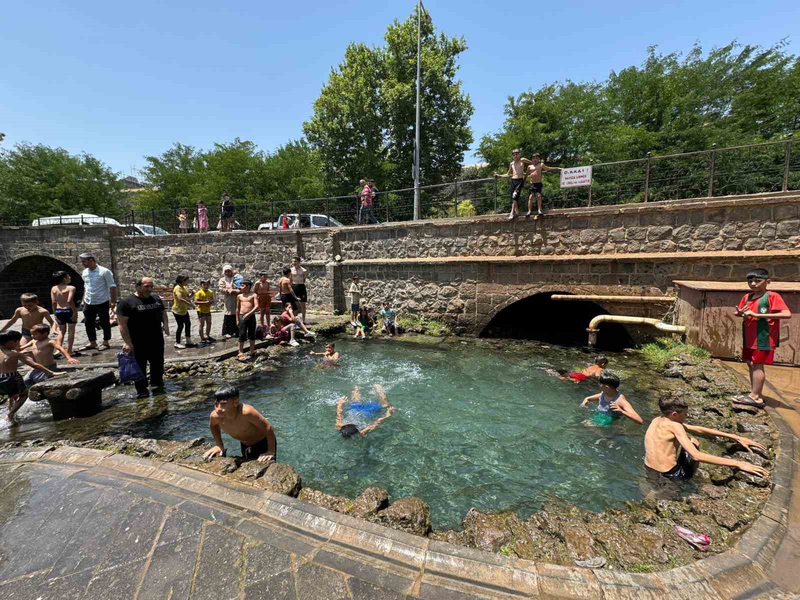 Diyarbakır’da termometre 43 dereceyi gösterdi
