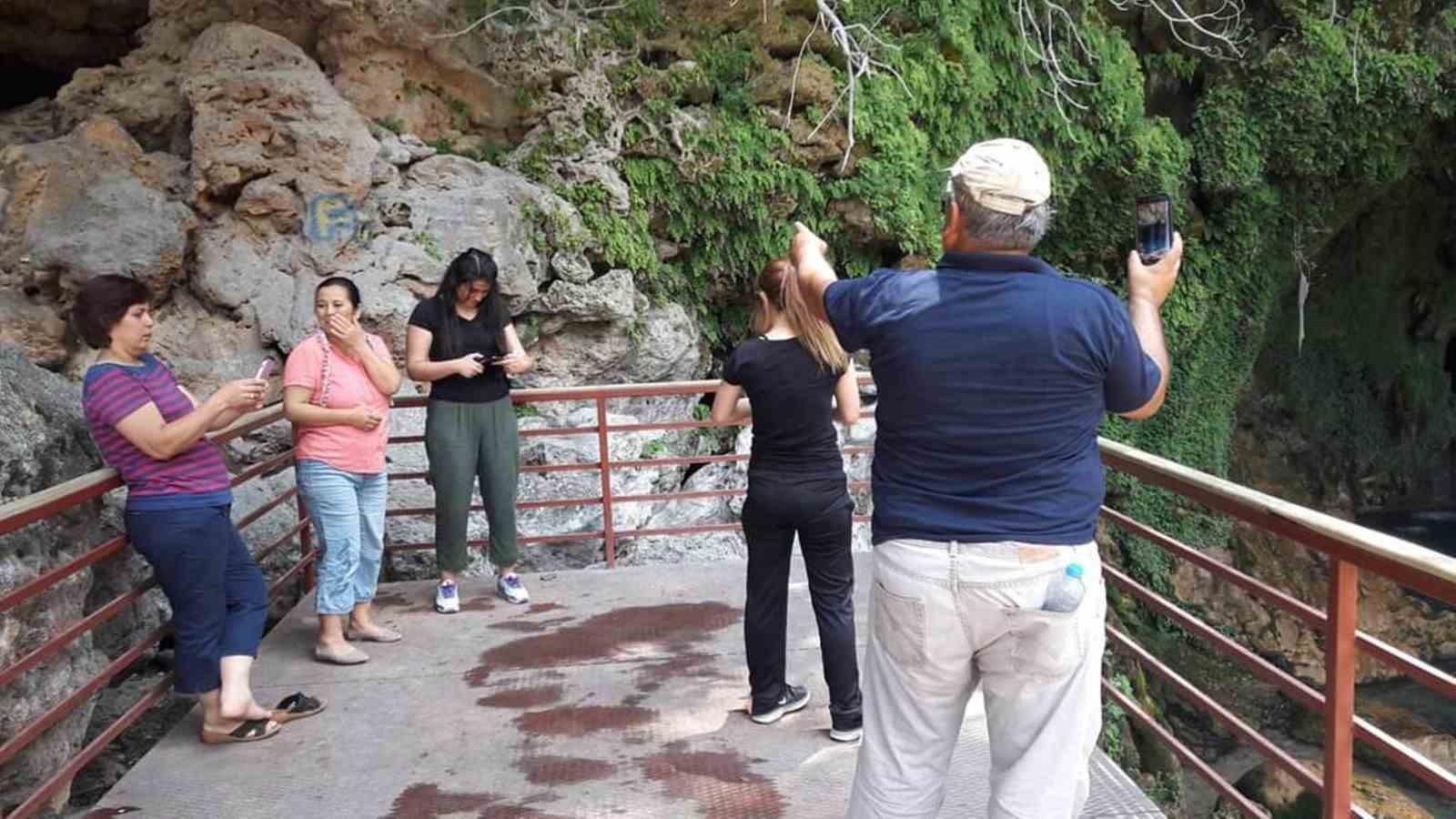 Mersin’in saklı cenneti Yerköprü Şelalesi görenleri kendine hayran bırakıyor
