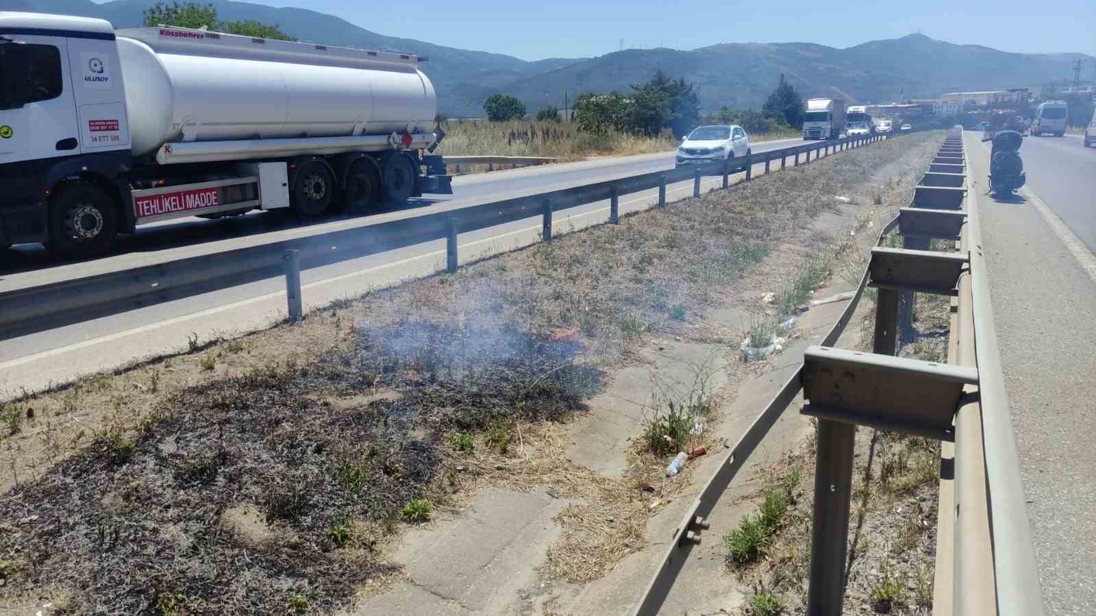 Araçtan atılan sigara izmariti yangın çıkardı
