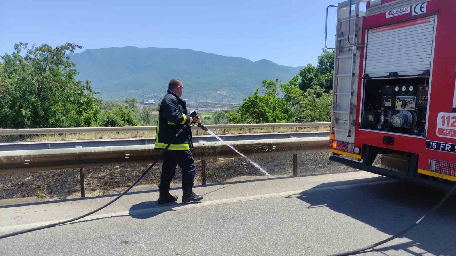 Araçtan atılan sigara izmariti yangın çıkardı
