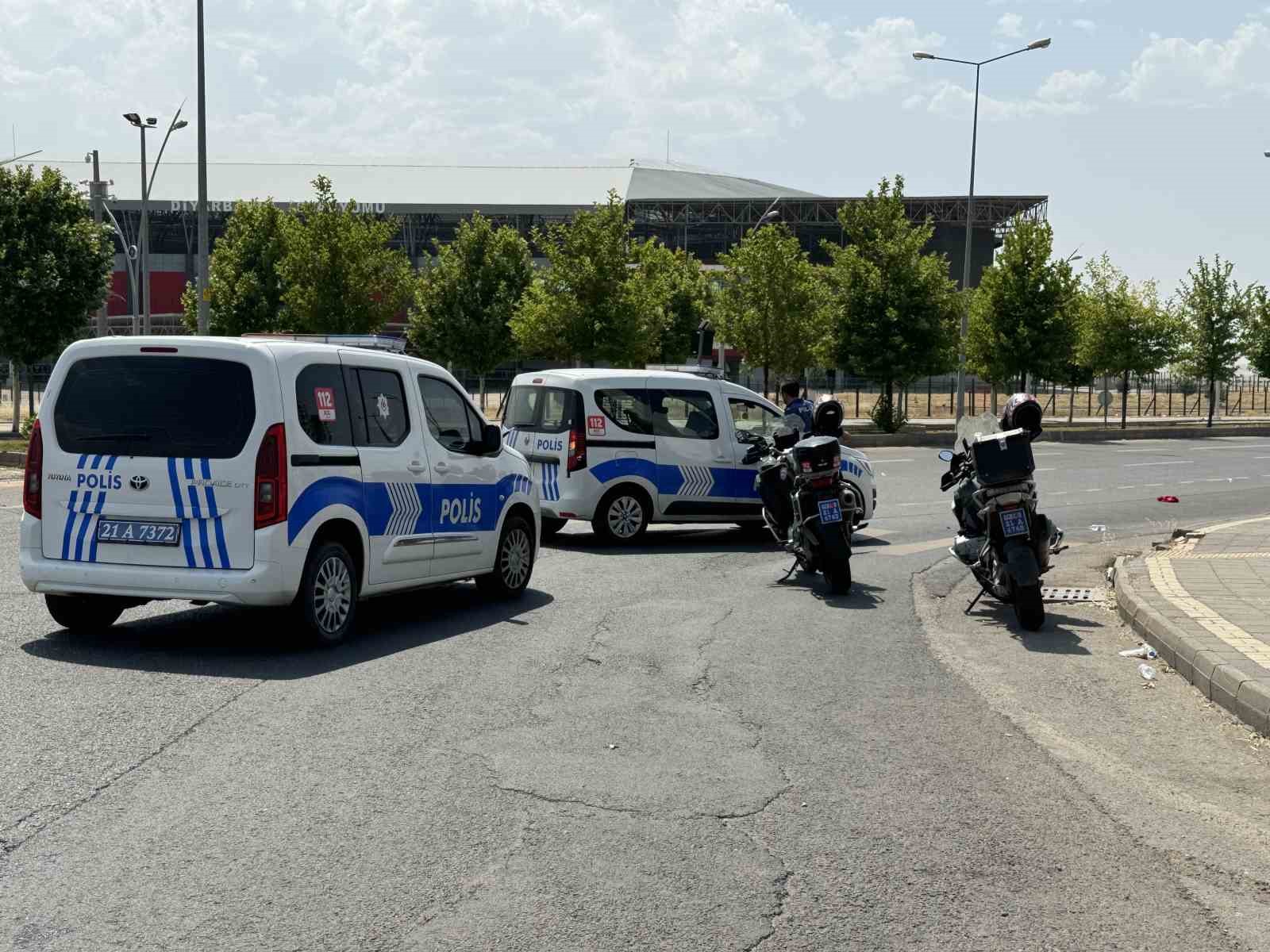 Diyarbakır’da akraba iki grup arasında tekme, yumruk, bıçak ve silahlı kavga: 2 yaralı
