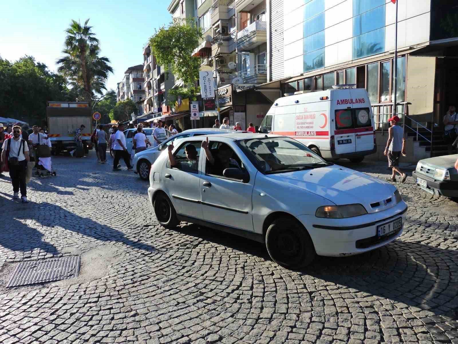 Adalardan dönen tatilciler trafiğe neden oldu
