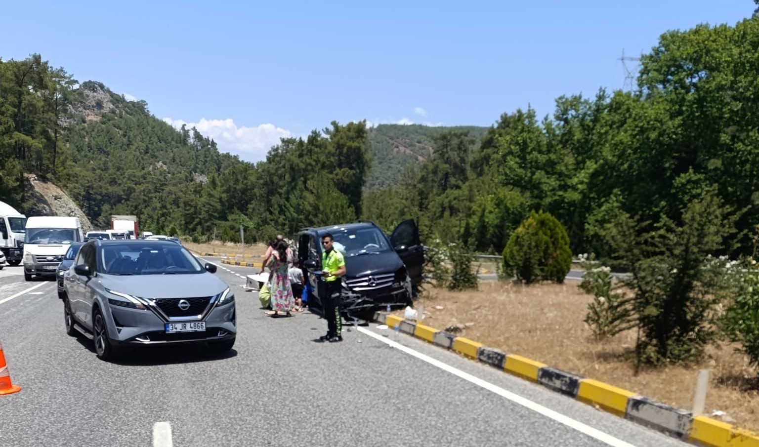 Marmaris yolunda kaza: 7 yaralı
