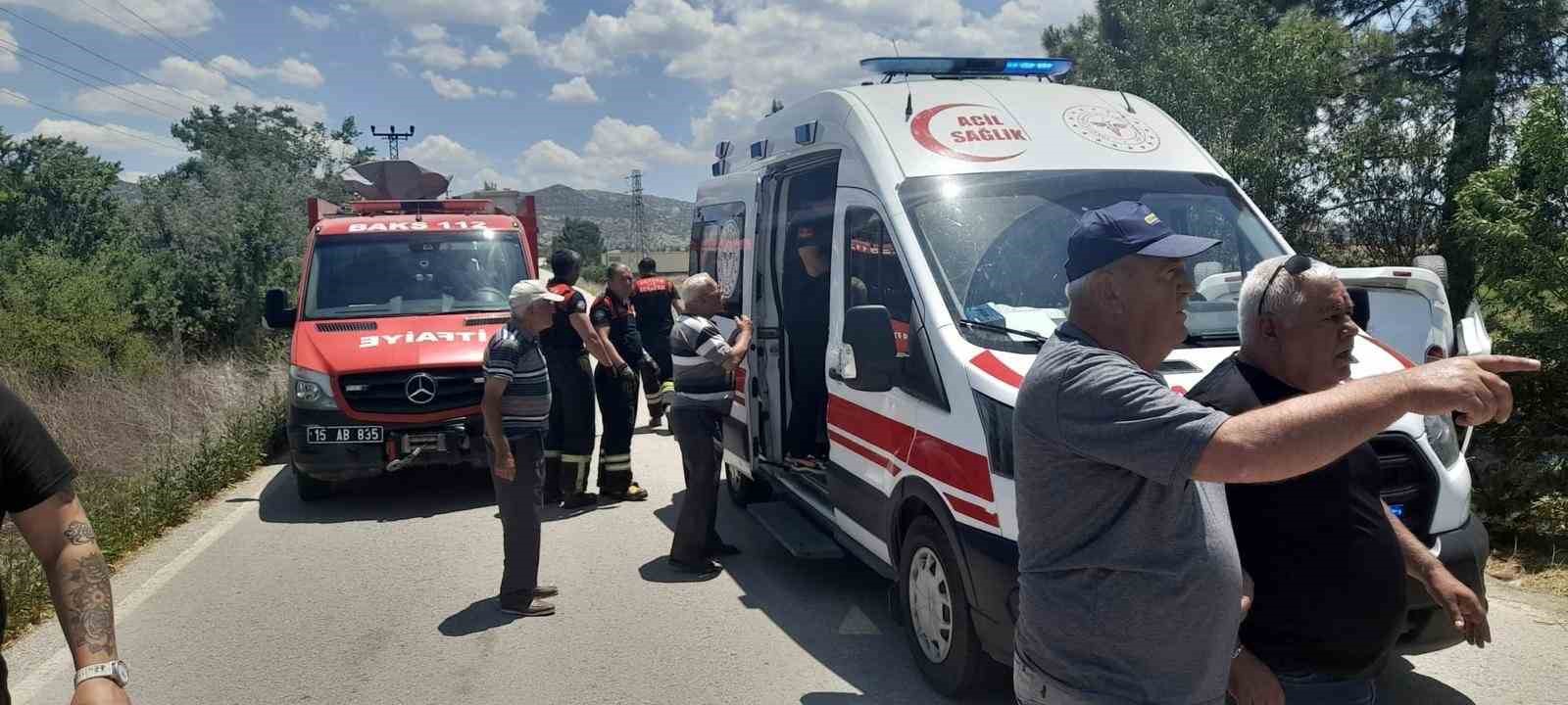 Burdur’da hafif ticari araç takla attı, yaşlı çift yaralandı
