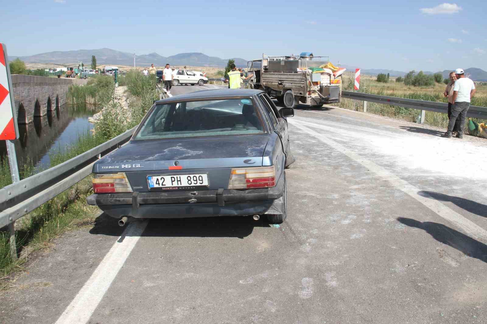 Konya’da süt kamyoneti ile otomobil çarpıştı: 4 yaralı
