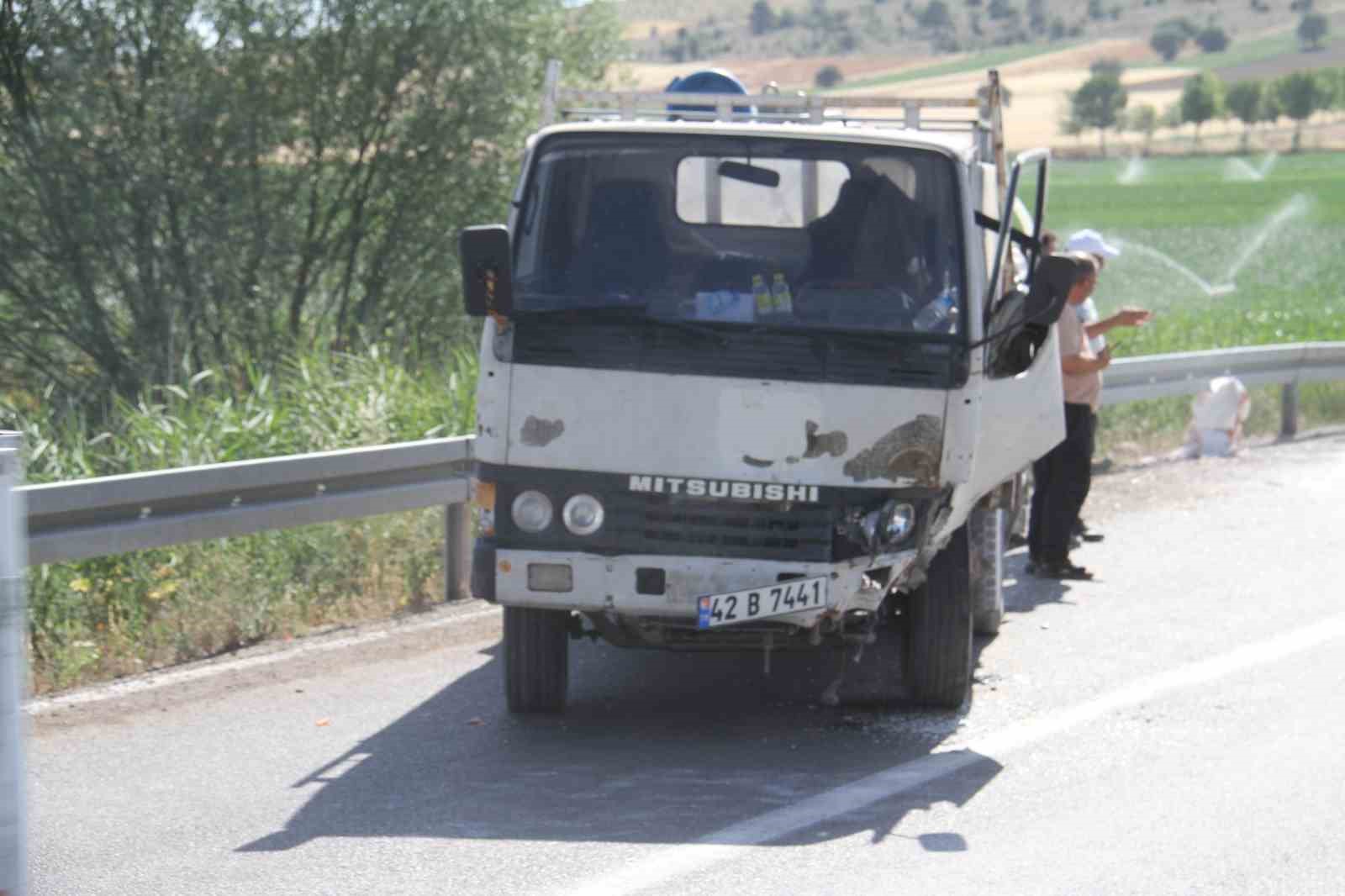 Konya’da süt kamyoneti ile otomobil çarpıştı: 4 yaralı
