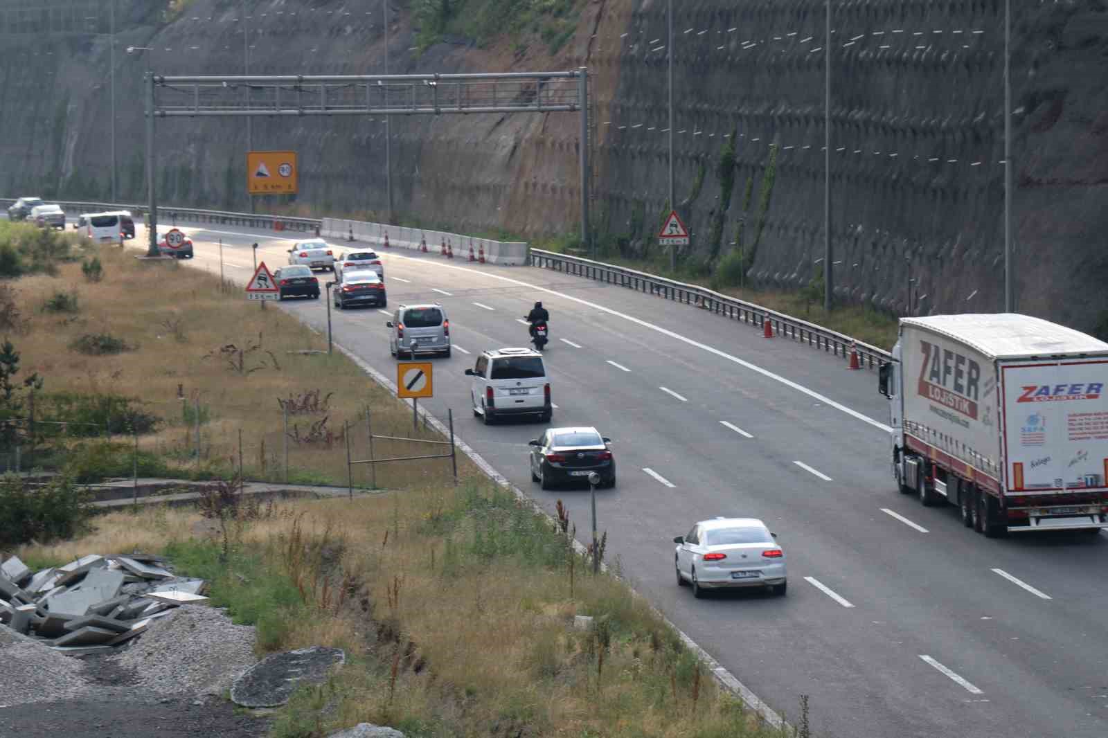 Tatilcilerin dönüş yolculuğu başladı: Bolu geçişi rahat
