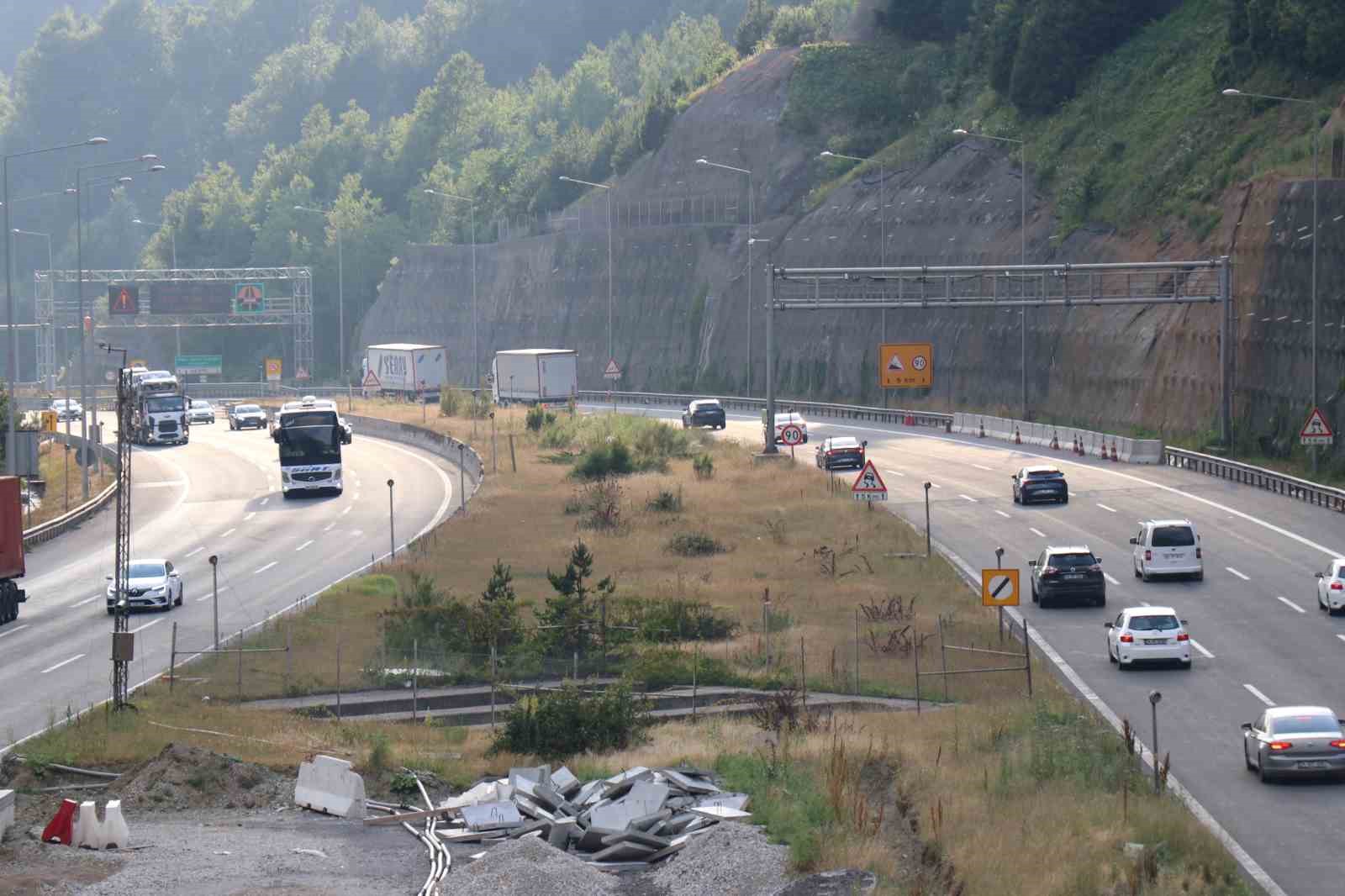 Tatilcilerin dönüş yolculuğu başladı: Bolu geçişi rahat
