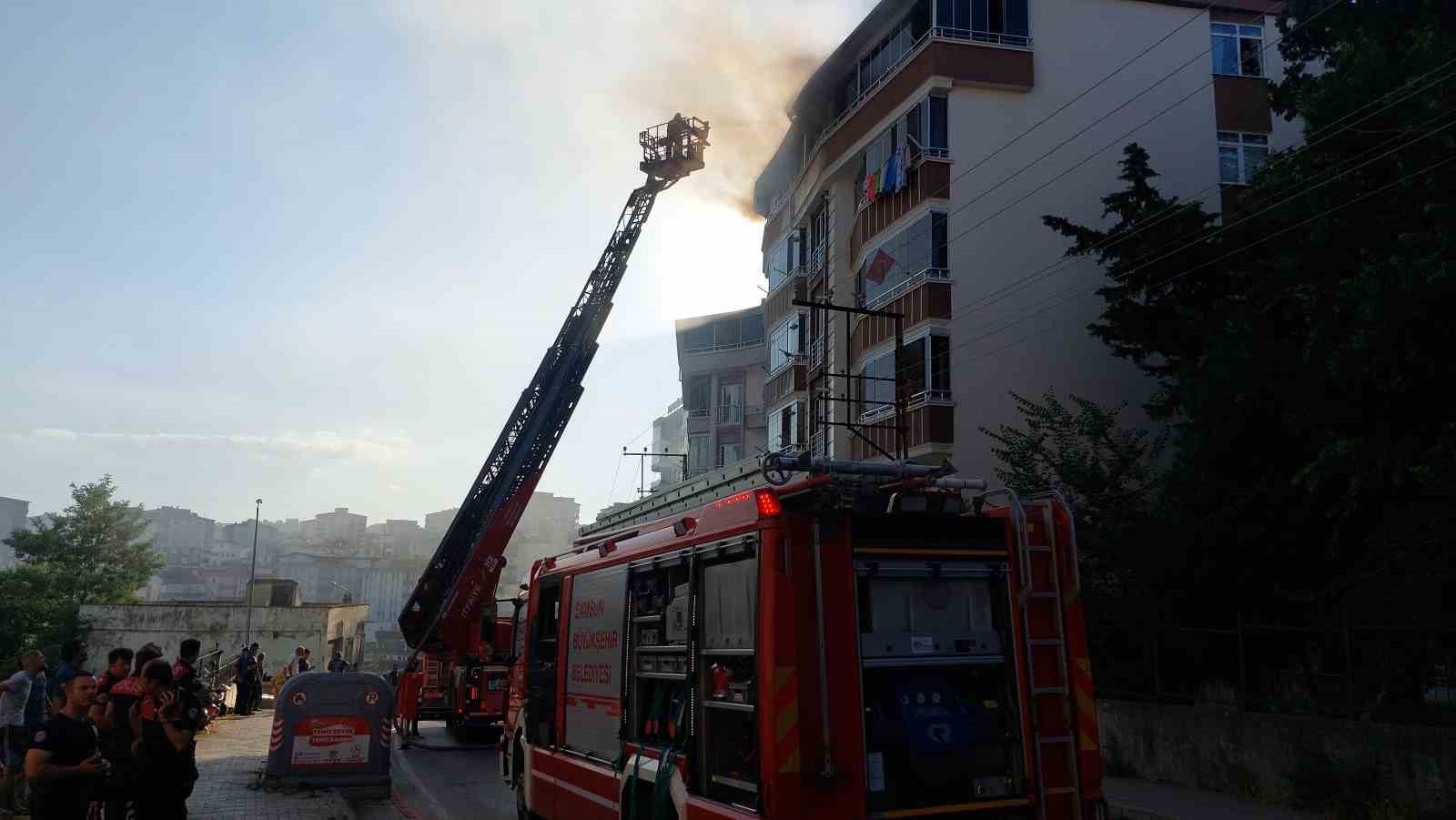 Samsun’da çatı katında korkutan yangın
