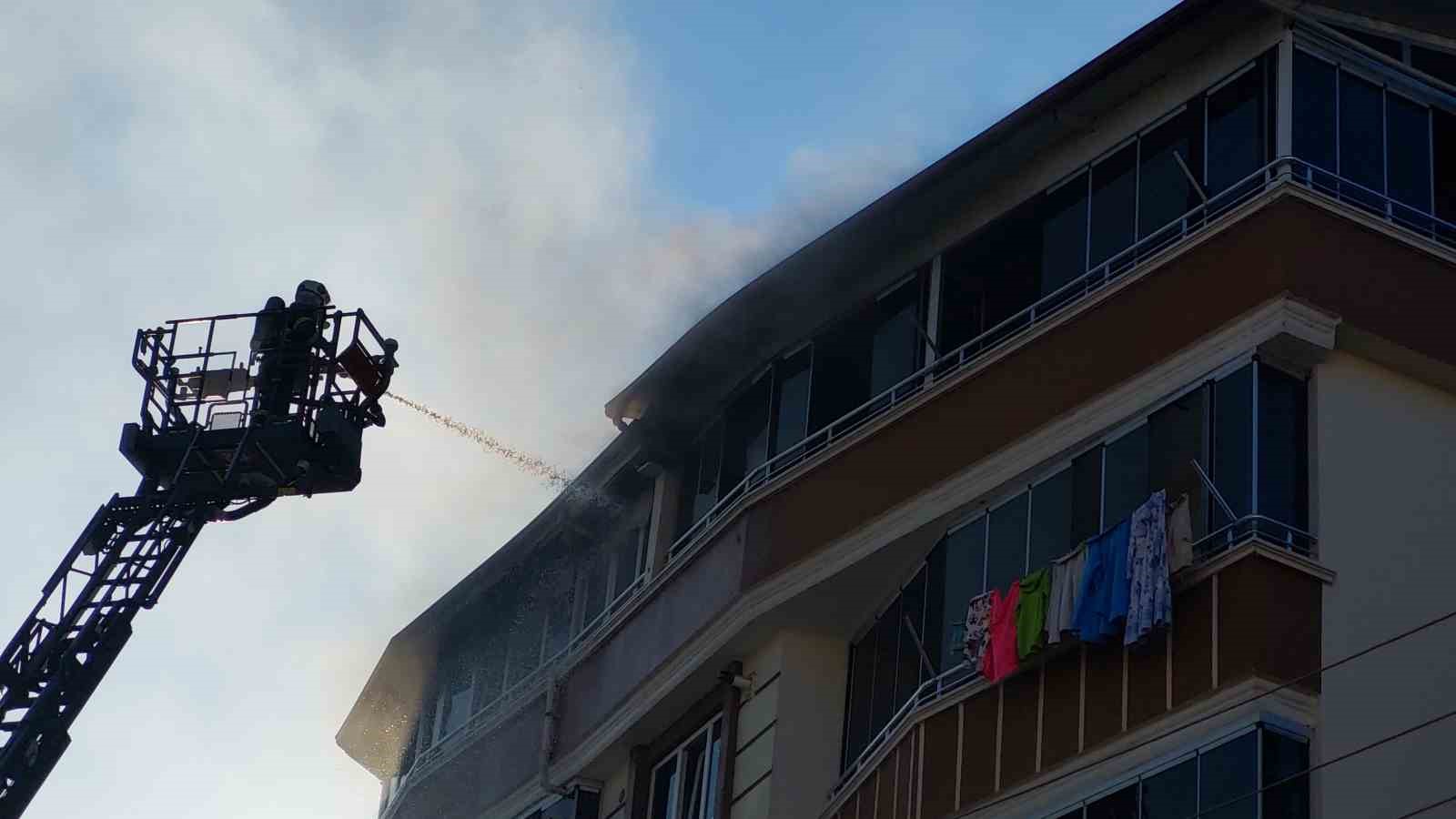 Samsun’da çatı katında korkutan yangın
