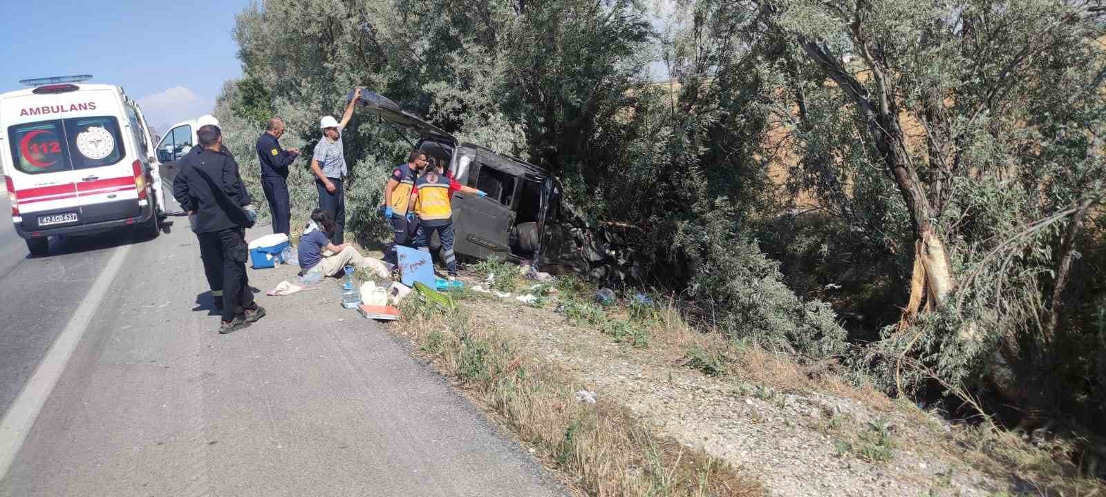 Konya’da hafif ticari araç ağaçlara çarptı: 4 yaralı
