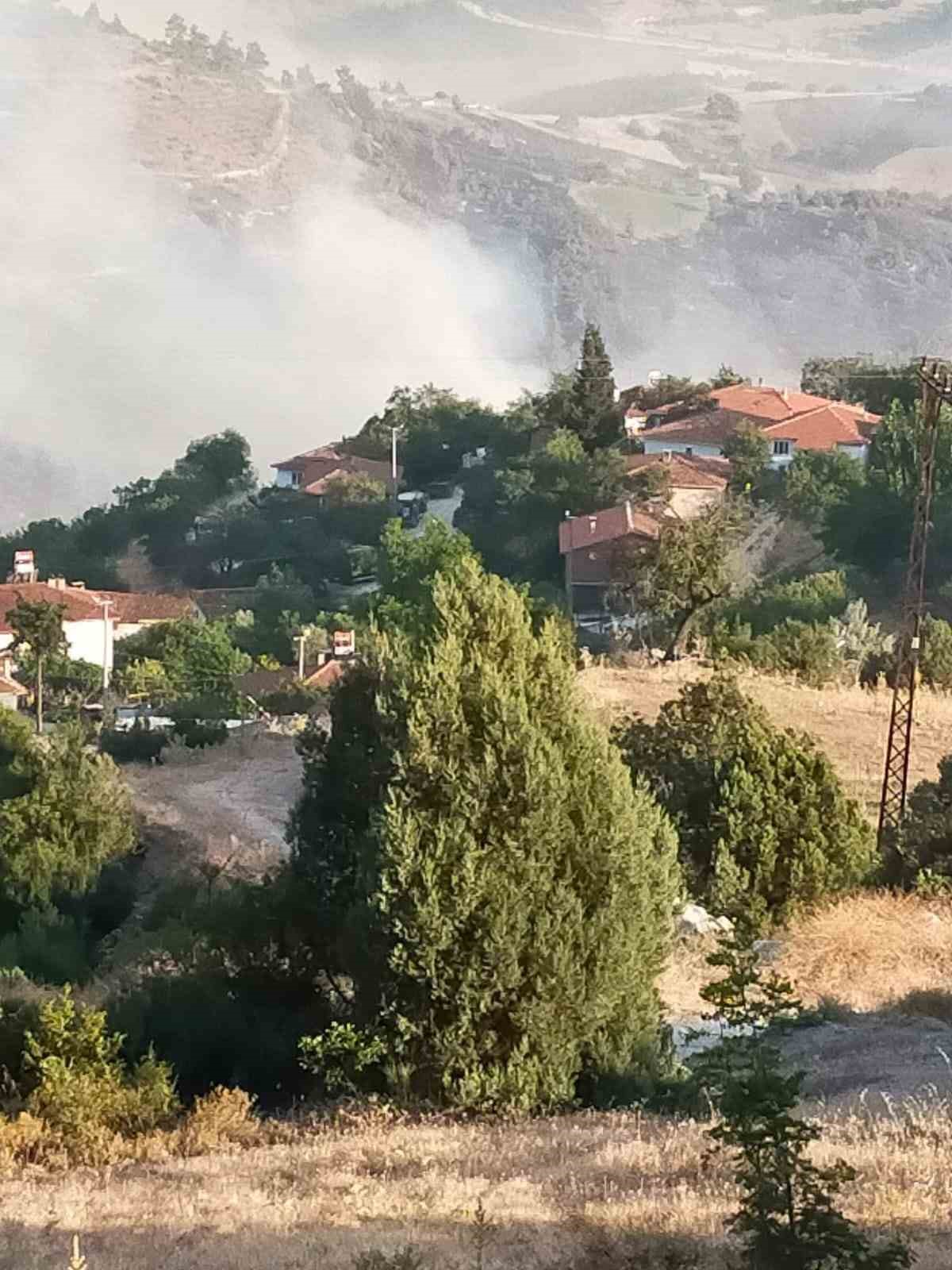 Bursa’daki orman yangını köyleri tehdit ediyor
