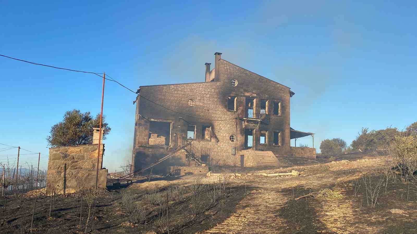 Çanakkale’de boşaltılan köylerdeki bazı evler yandı
