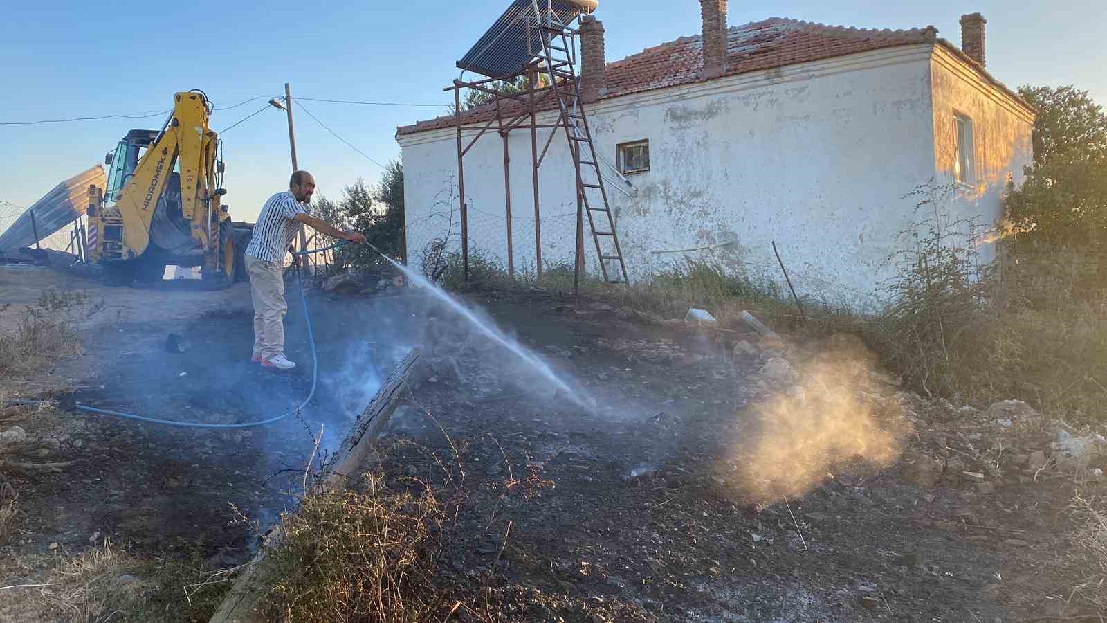 Çanakkale’de boşaltılan köylerdeki bazı evler yandı
