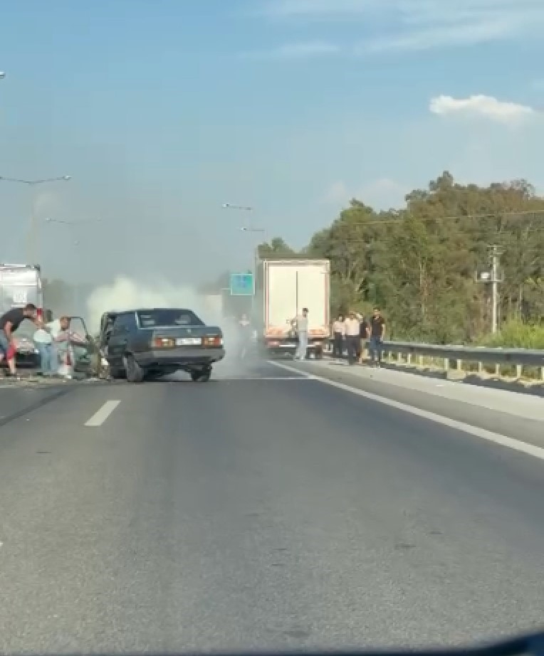 Aydın-İzmir Otoyolu’nda trafik kazası: 1 ölü, 2 yaralı
