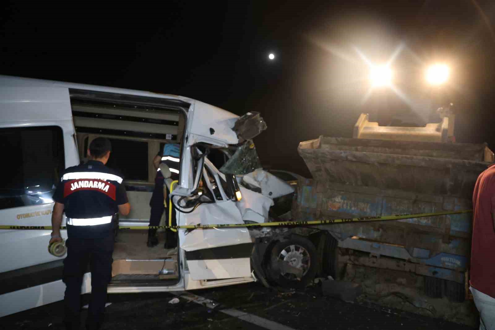 Nevşehir’de traktör ile minibüs çarpıştı: 2’si ağır 10 yaralı
