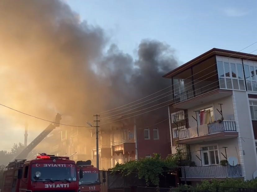 Isparta’da çatı katında yangın
