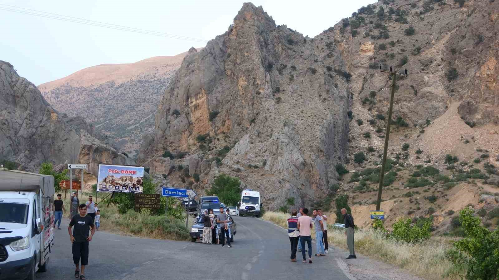 Adıyaman’da 200 metre yüksekliğindeki uçurumda nefes kesen kurtarma operasyonu
