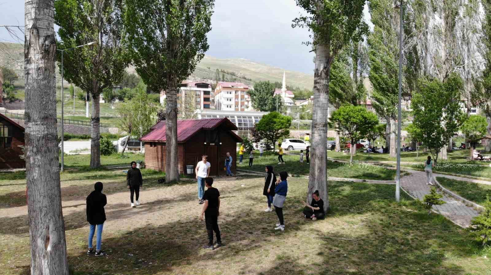 Bayburt’ta piknik alanları doldu
