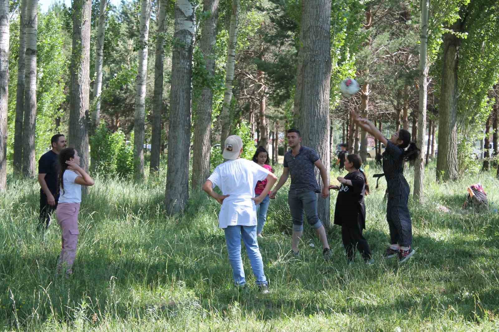 Bayburt’ta piknik alanları doldu
