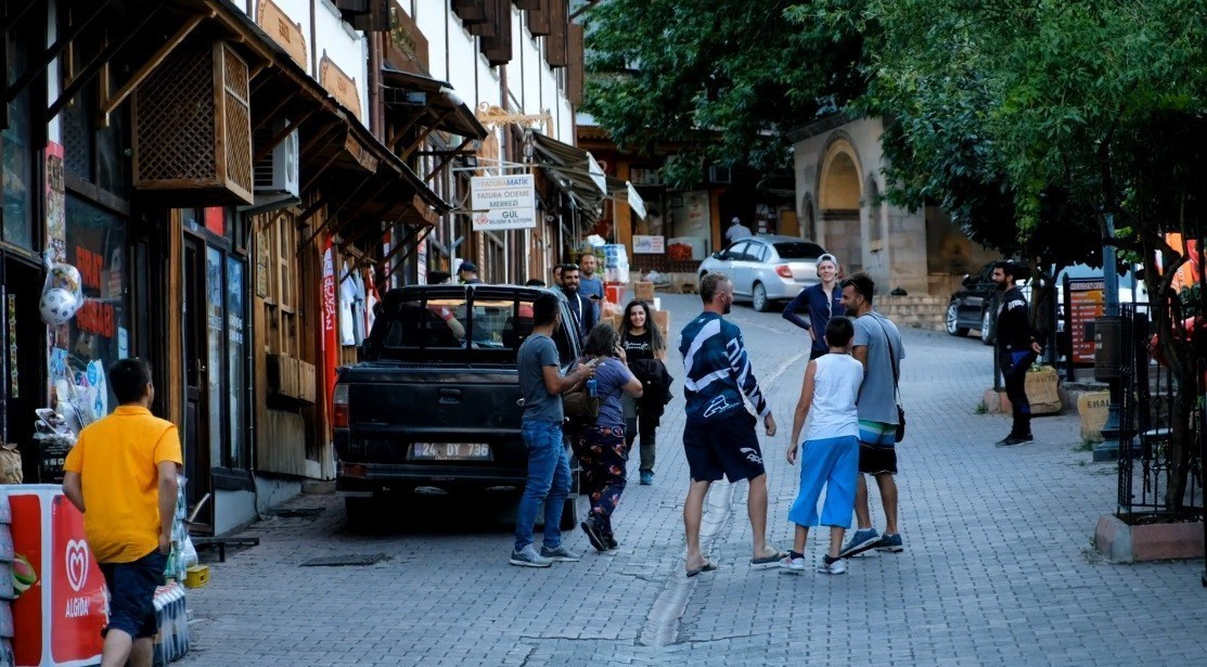 Sakin şehir Kemaliye, yaz aylarında ilçe nüfusunun 10 katı ziyaretçi ağırlıyor
