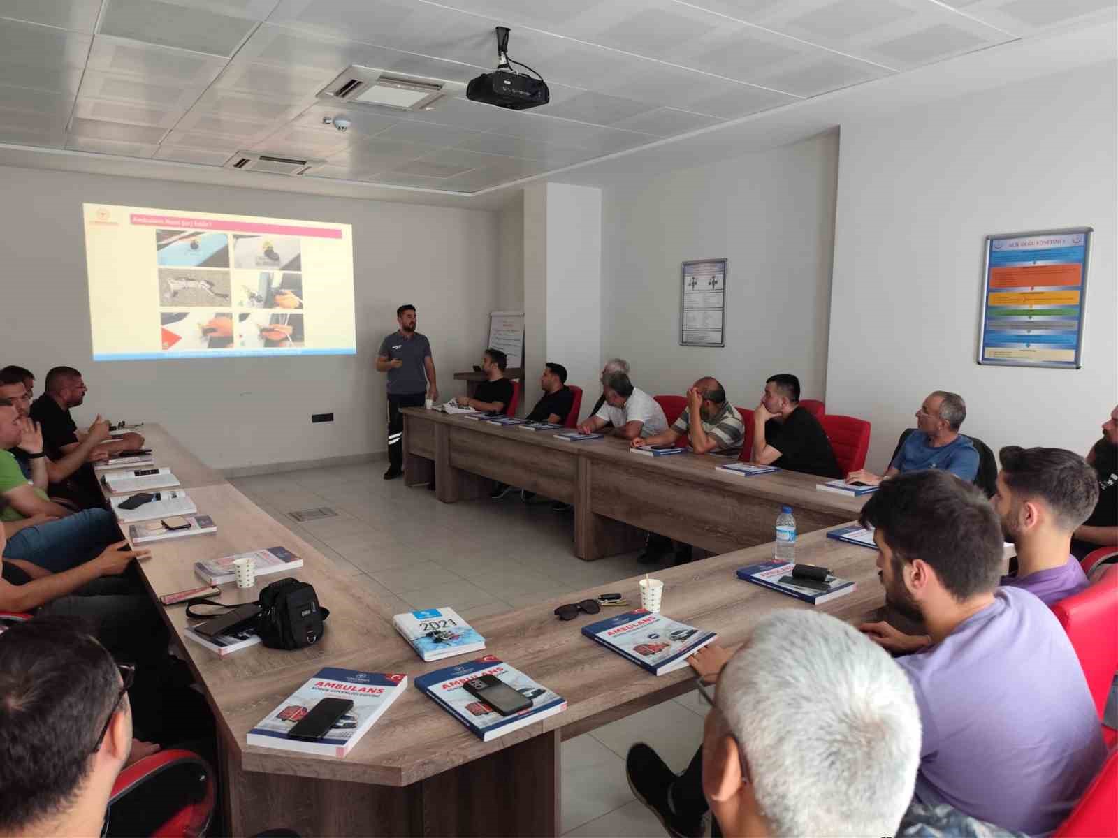 Ambulans sürüş eğitimi verildi
