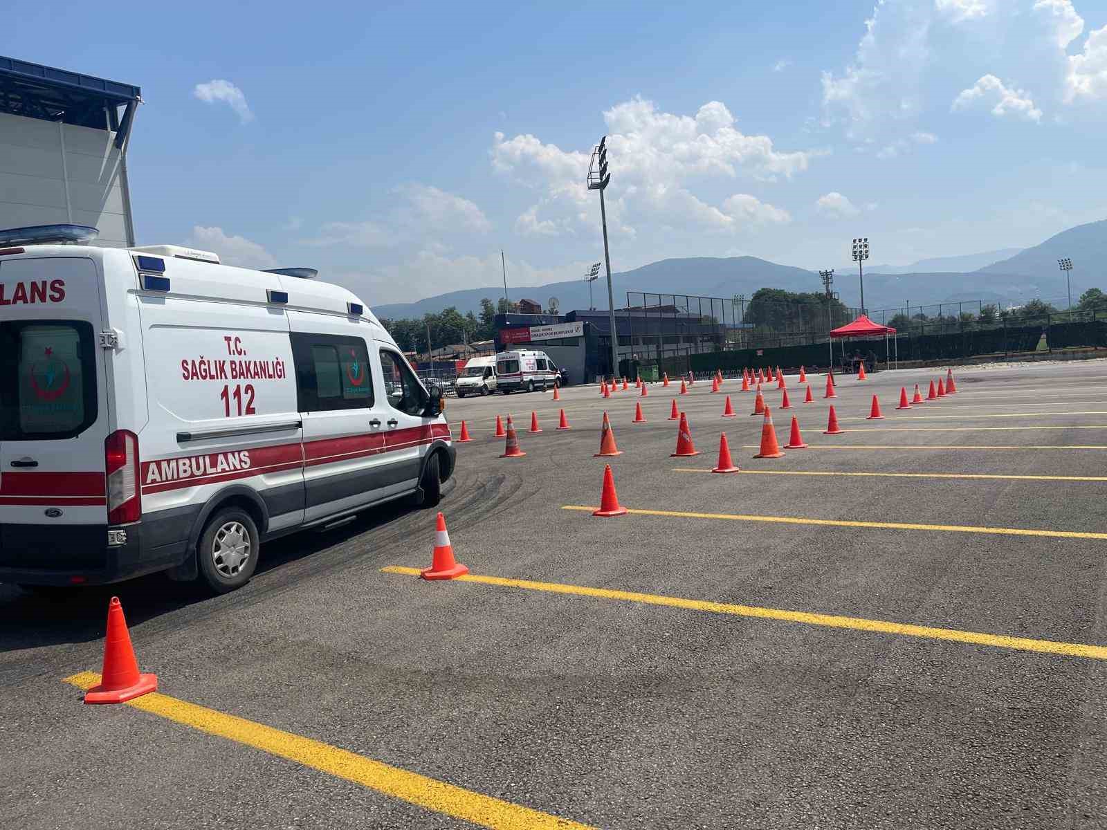 Ambulans sürüş eğitimi verildi
