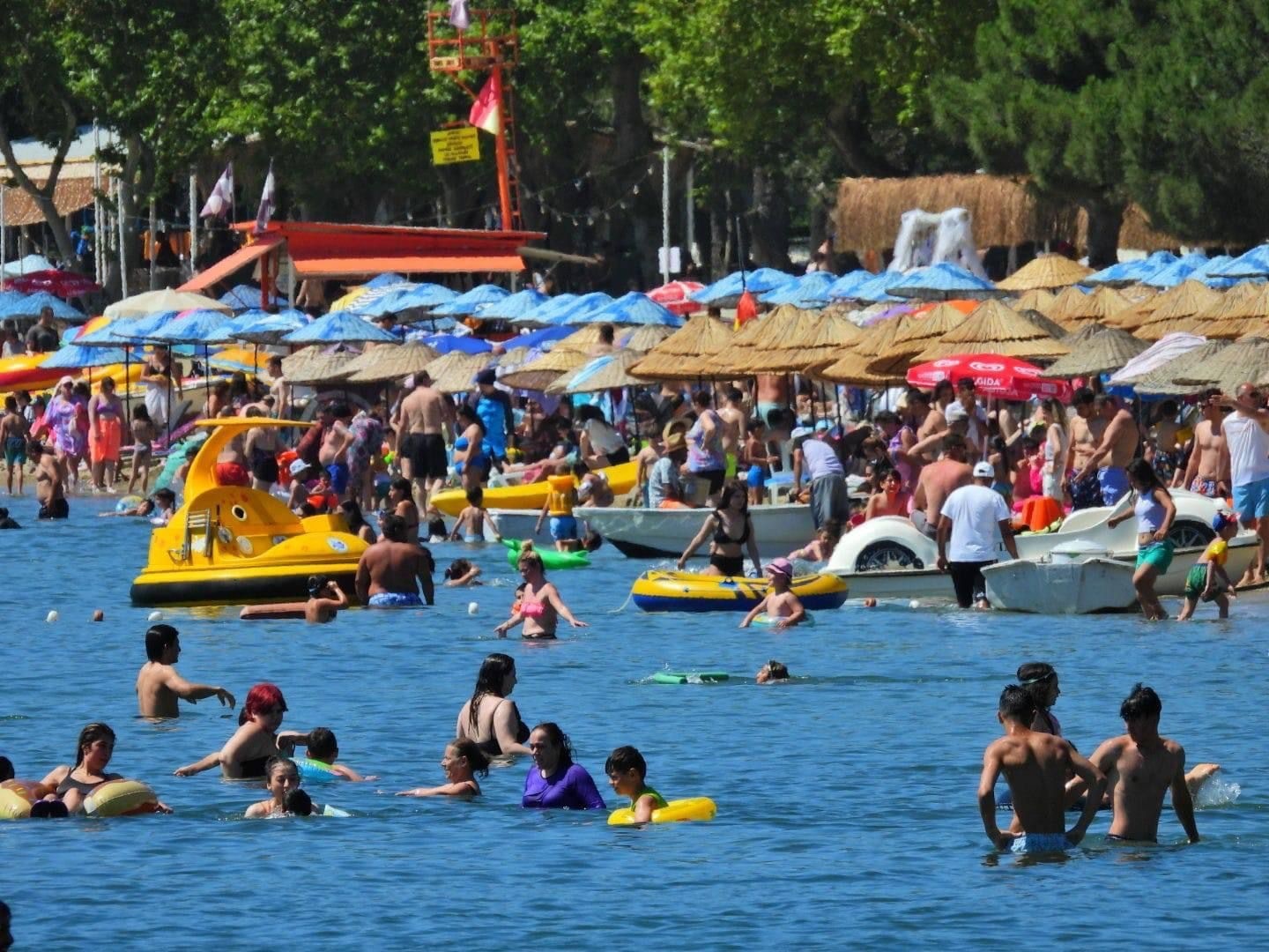 Erdek plajları doldu taştı
