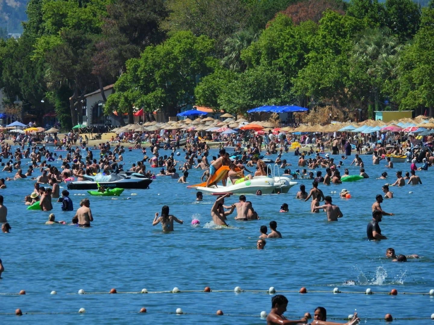 Erdek plajları doldu taştı
