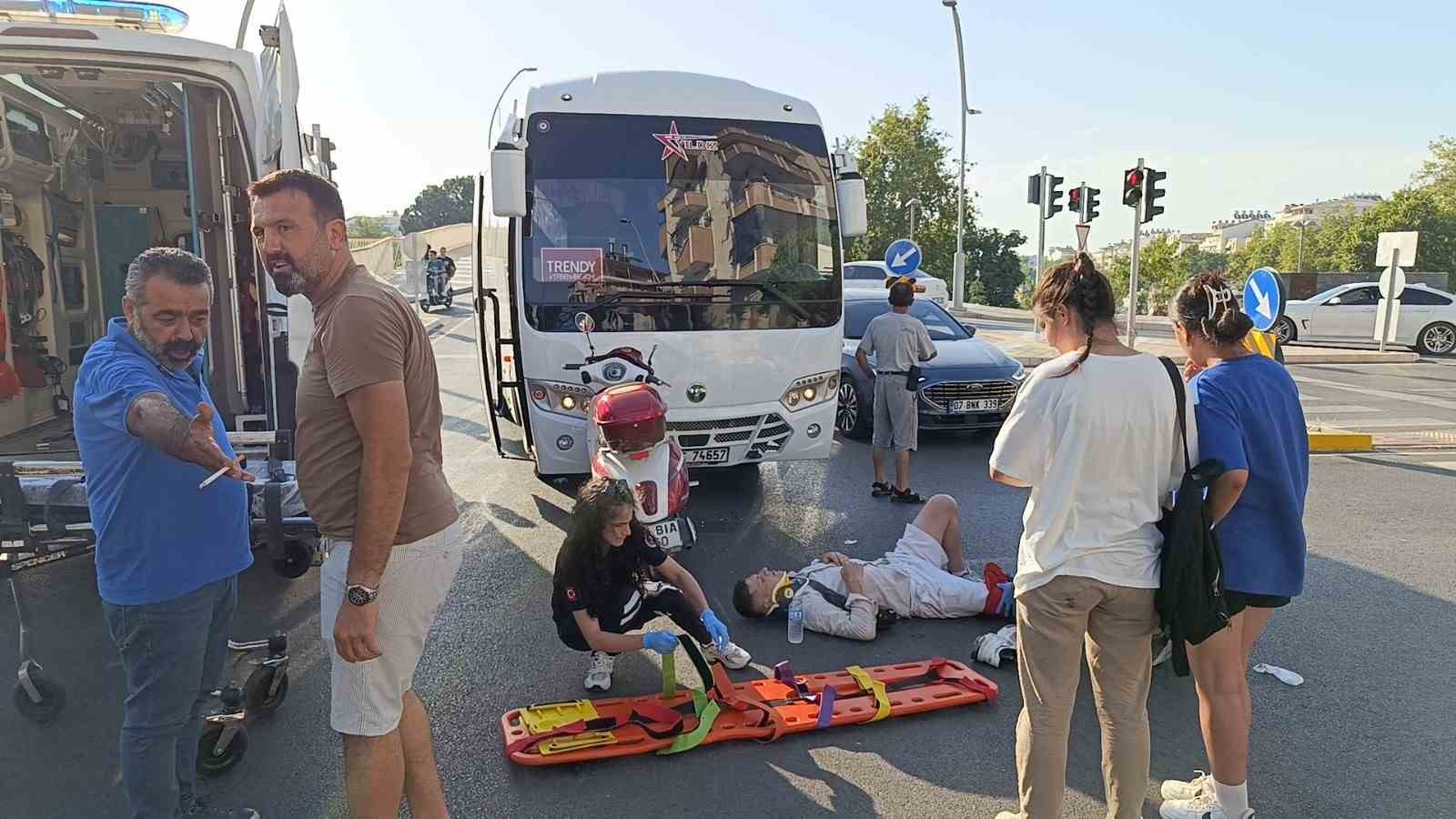 Parçalanan kask sürücüyü hayata bağladı
