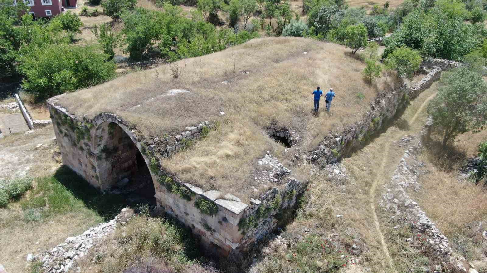 Zamana direnen 750 yıllık kervansaray restore edilmeyi bekliyor
